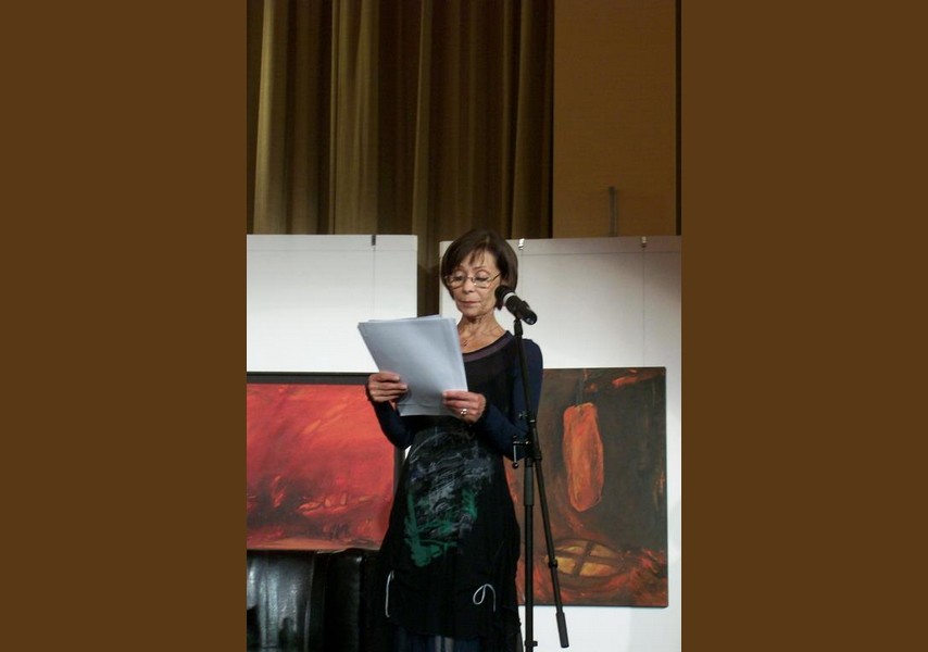 Venczel Vera J�szai Marit olvas fel